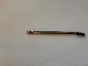 Types of Makeup Brushes and How to Use Them